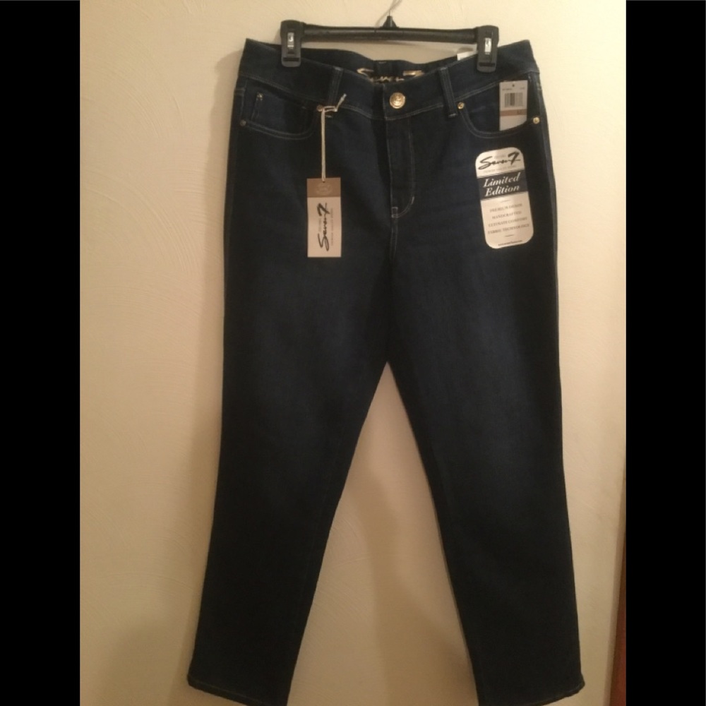 SEVEN7 MID RISE SLIM STRAIGHT JEANS "SLIMAKER" SLIMS THE THIGHS SIZE 12